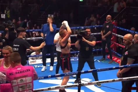 daniella hemsley celebration|Kingpyn Boxing results: Daniella Hemsley flashes audience after。